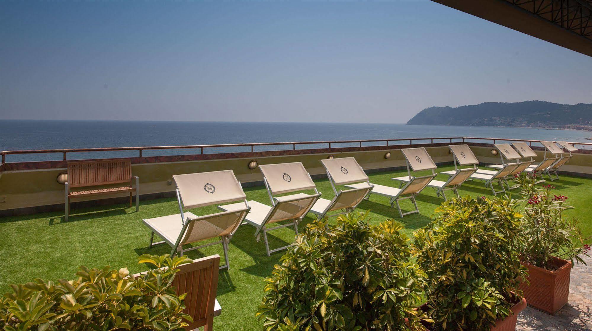 Grand Hotel Spiaggia Алассіо Екстер'єр фото